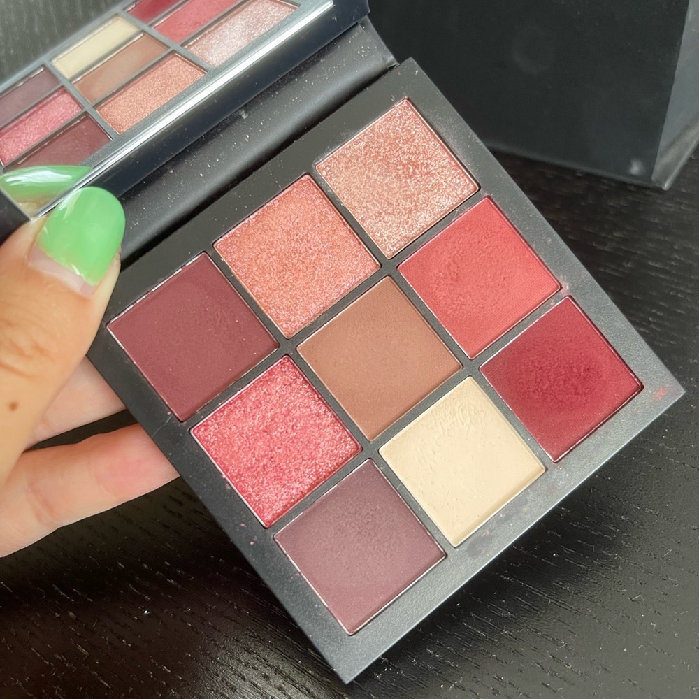 Huda Beauty Mauve Obsessions Eyeshadow Palette